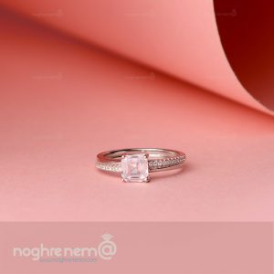 An amazing solitaire ring